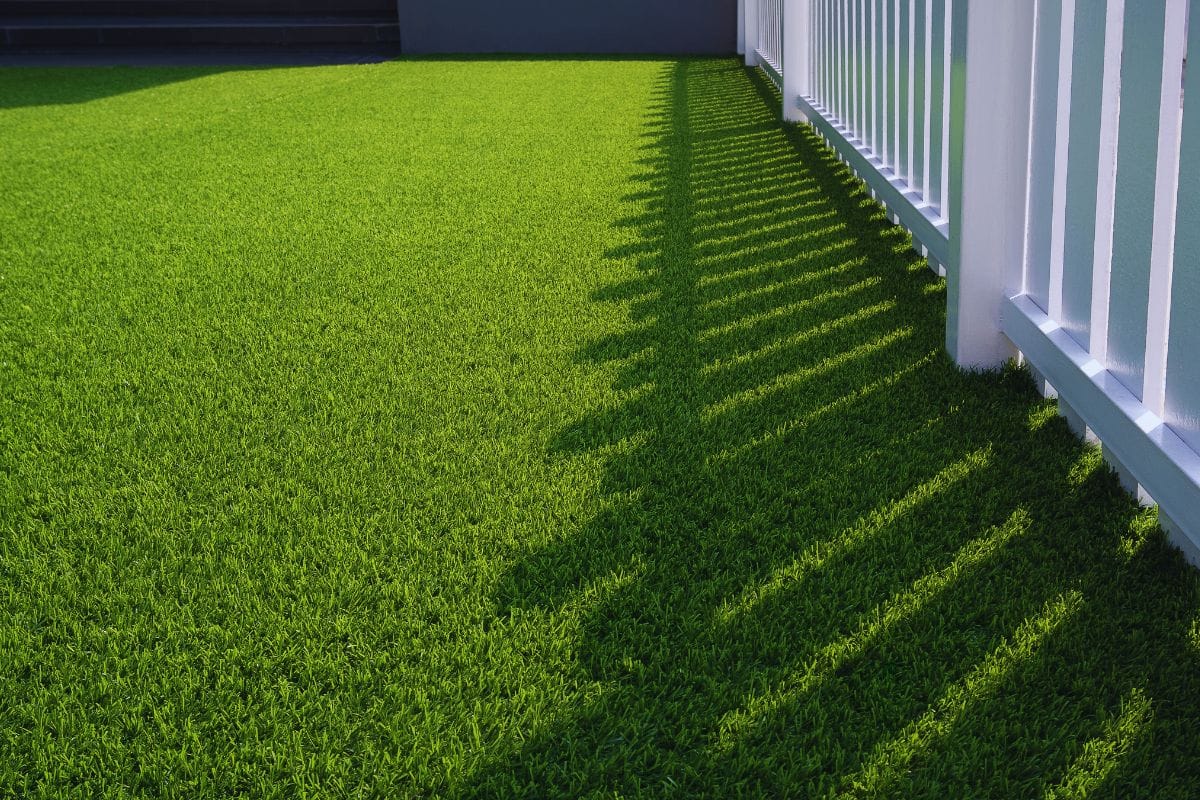 How to Create a Low-Maintenance Garden with Artificial Turf