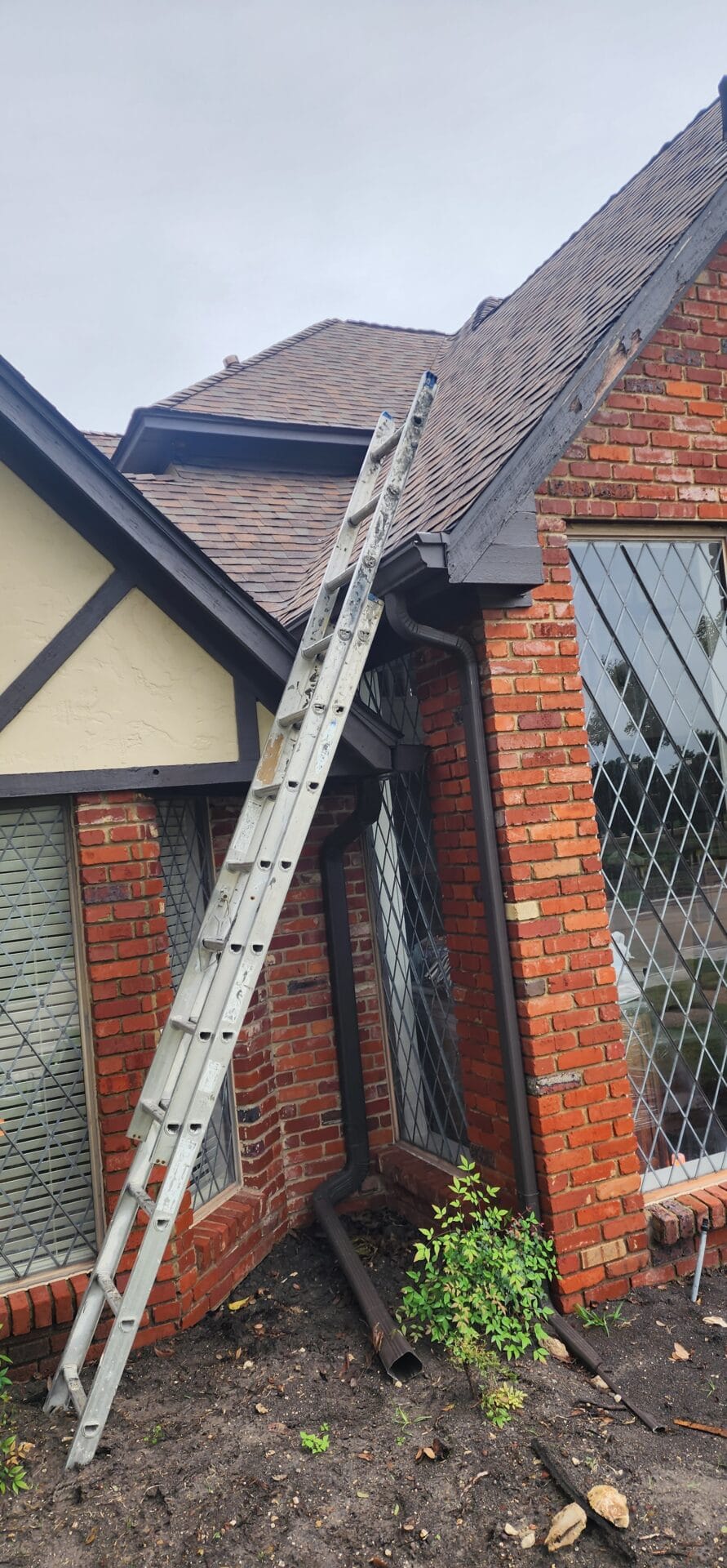 20231028_143830 - Emerson Pro Services gutter maintenance